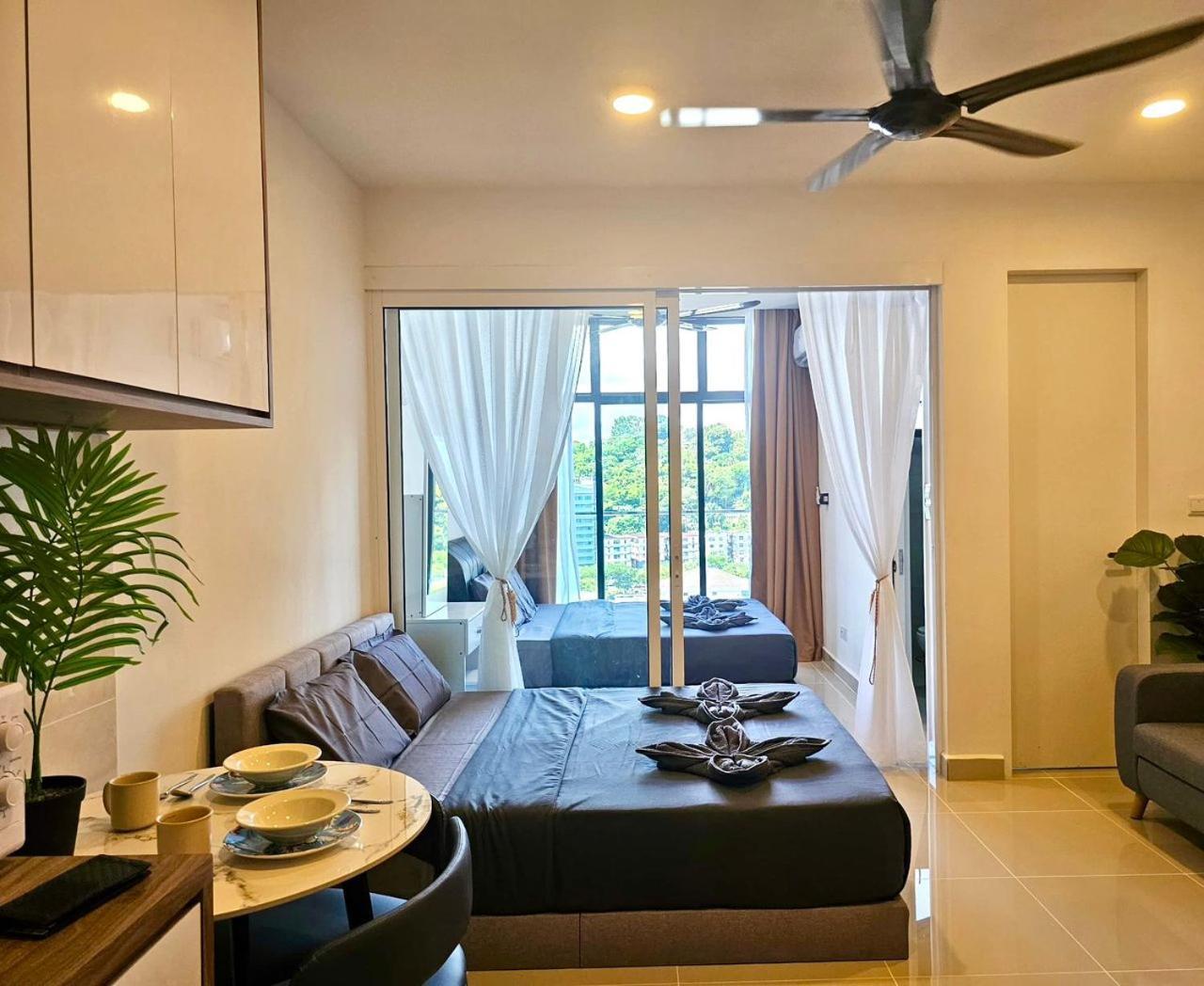 Covesign Suite, The Shore Kota Kinabalu Luaran gambar