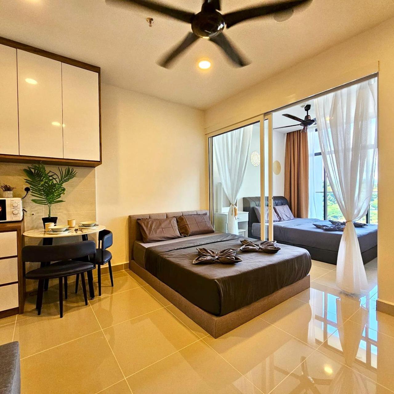 Covesign Suite, The Shore Kota Kinabalu Luaran gambar