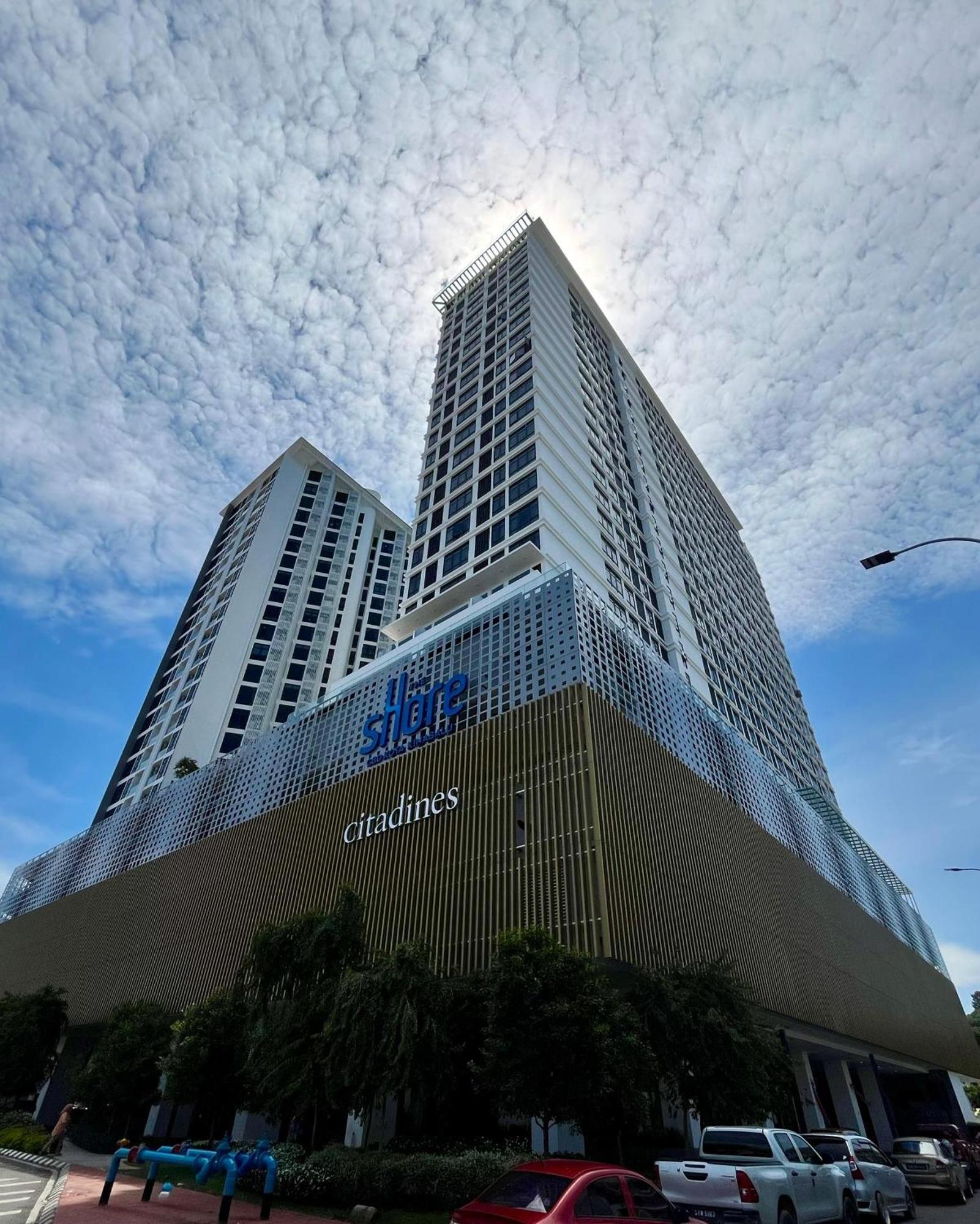 Covesign Suite, The Shore Kota Kinabalu Luaran gambar