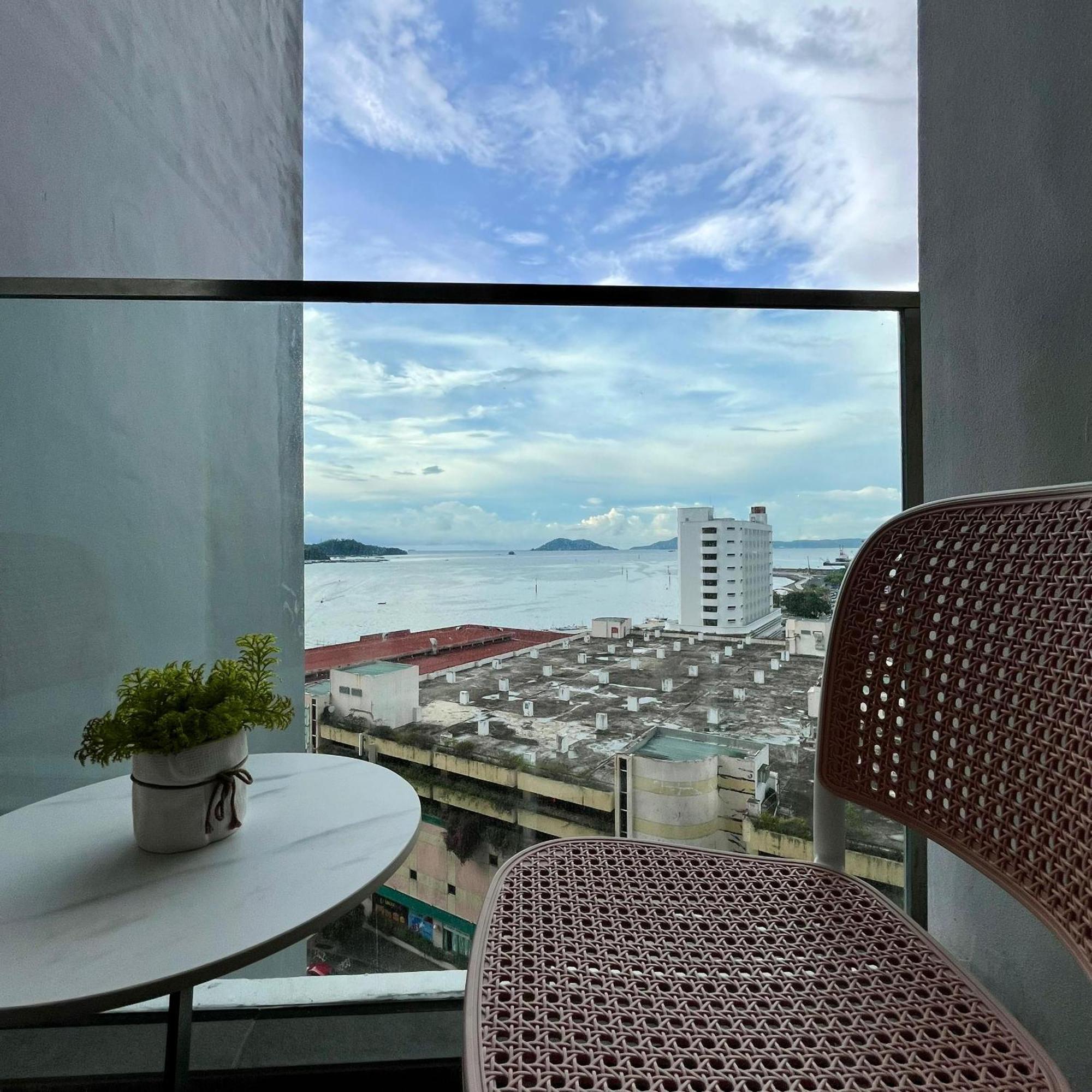 Covesign Suite, The Shore Kota Kinabalu Luaran gambar